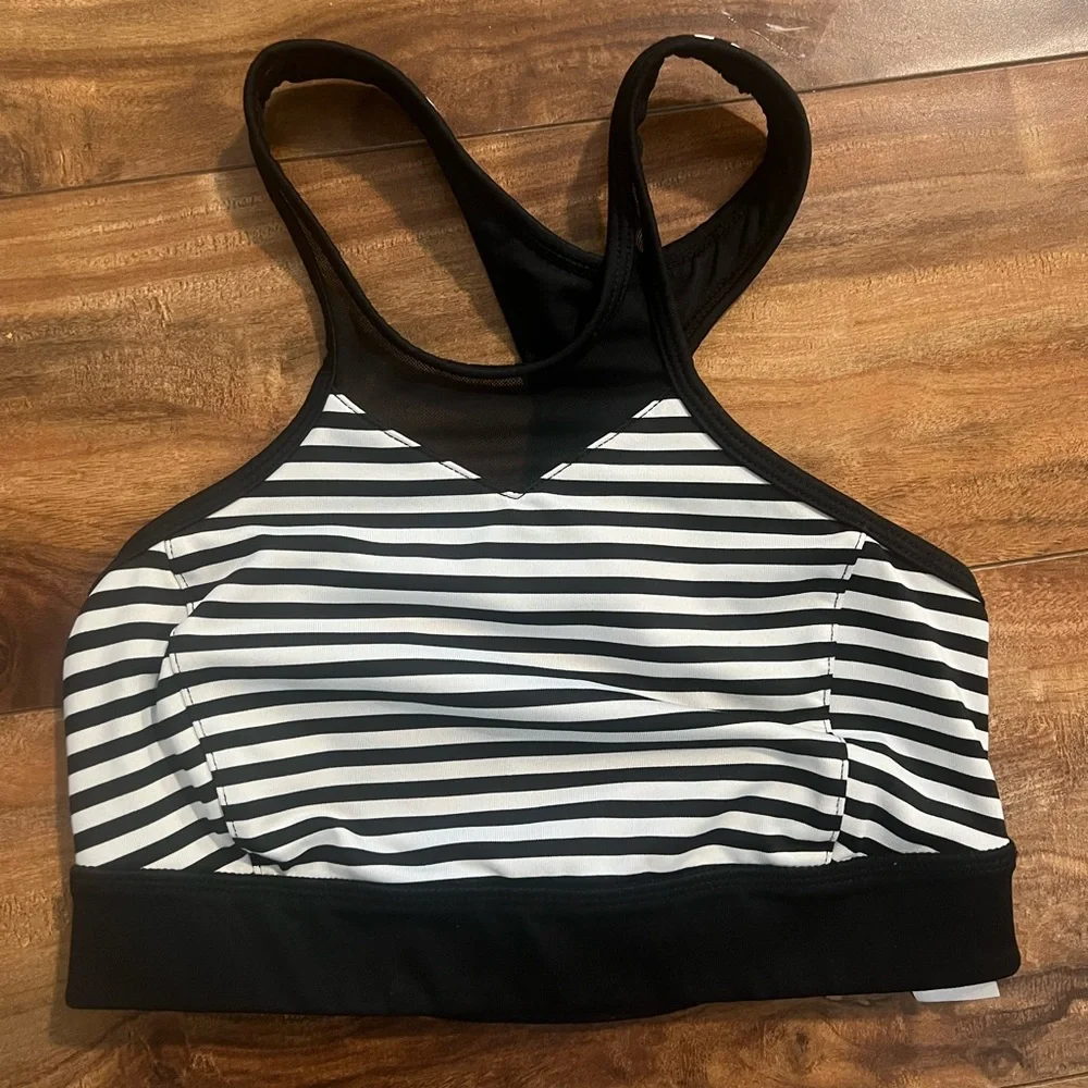 Black and white striped sports bra - Picture 1 of 4